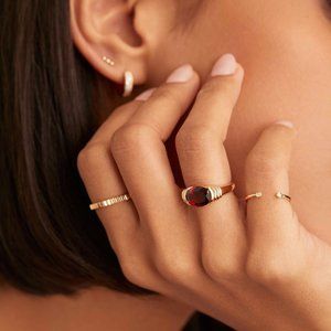 Mejuri Heirloom Ring - Garnet